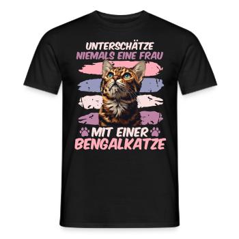 Bengal UNTERSCHÄTZE NIEMALS EINE FRAU MIT EINER - Männer T-Shirt - Schwarz - Vorne - AI Model Male 178 light (178cm)