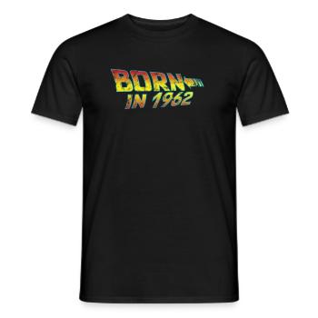 1962 Geburtstag Born in Back to Future - Männer T-Shirt - Schwarz - Vorne - AI Model Male 178 light (178cm)