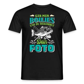 Angler Outfit GIB MIR BOILIES UND DU BEKOMMST FOTO - Männer T-Shirt - Schwarz - Vorne - AI Model Male 178 light (178cm)