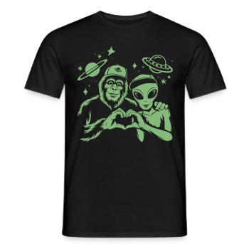 Bigfoot & Alien – Space Love - Männer T-Shirt - Schwarz - Vorne - AI Model Male 178 light (178cm)