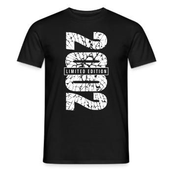 2002 Limited Edition Geburtsjahr 2002 Grunge Deko - Männer T-Shirt - Schwarz - Vorne - AI Model Male 178 light (178cm)