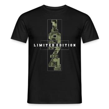 Camouflage 1974 Geboren Geburtsjahr 1974 Männer - Männer T-Shirt - Schwarz - Vorne - AI Model Male 178 light (178cm)