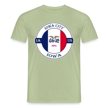 Iowa City Iowa Flagge USA Reise Souvenir Abzeichen - Männer T-Shirt - Sage - Vorne - AI Model Male 178 light (178cm)