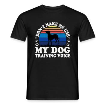 Bleu De Gascogne Petit Dog Silhouette Retro Sunset - Männer T-Shirt - Schwarz - Vorne - AI Model Male 178 light (178cm)
