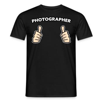 Fotograf Beruf Geschenkidee - Männer T-Shirt - Schwarz - Vorne - AI Model Male 178 light (178cm)
