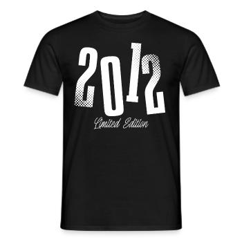 2012 Jahrgang Geburtstag Baujahr Geboren - Männer T-Shirt - Schwarz - Vorne - AI Model Male 178 light (178cm)