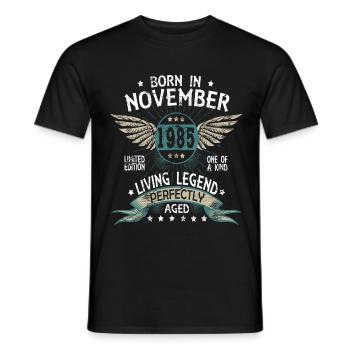Born in November 1985 - Männer T-Shirt - Schwarz - Vorne - AI Model Male 178 light (178cm)