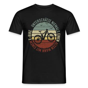 Alten Mann mit einem E-Bike Fahrrad - eBike Spruch - Männer T-Shirt - Schwarz - Vorne - AI Model Male 178 light (178cm)