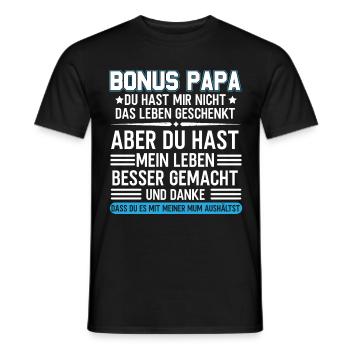 Bonus Papa Stiefvater Geschenk Pflegevater - Männer T-Shirt - Schwarz - Vorne - AI Model Male 178 light (178cm)
