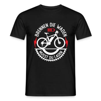 E-Bike MTB und Fahrrad mit Cyclist auf Tour test - Männer T-Shirt - Schwarz - Vorne - AI Model Male 178 light (178cm)