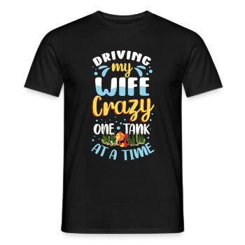Les poissons rendant ma femme folle un réservoir à la fois - T-shirt homme - noir - Devant - AI Model Male 178 light (178cm)