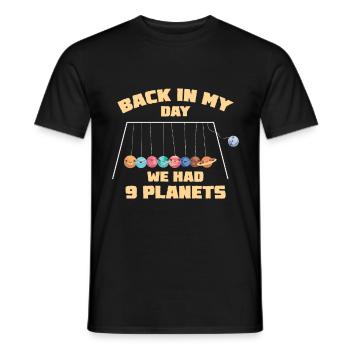 Astronomie Back In My Day We Had Nine Planets - Männer T-Shirt - Schwarz - Vorne - AI Model Male 178 light (178cm)