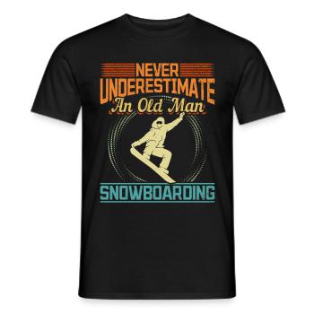 Retro Never Underestimate an old man Snowboarding - Männer T-Shirt - Schwarz - Vorne - AI Model Male 178 light (178cm)