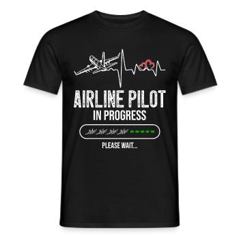 Airline Pilot In Progress Heartbeat Future Pilot - Männer T-Shirt - Schwarz - Vorne - AI Model Male 178 light (178cm)
