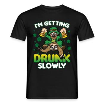 IN GETTING DRUNK SLOWLY sloth goblin beer humor - Men's T-Shirt - black - Front - AI Model Male 178 light (178cm)