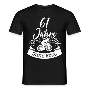 61 Jahre ohne Akku - Männer T-Shirt - Schwarz - Vorne - AI Model Male 178 light (178cm)