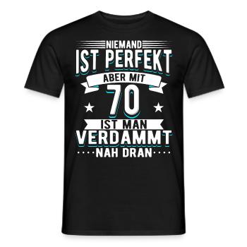 70 Geburtstag Mann - Männer T-Shirt - Schwarz - Vorne - AI Model Male 178 light (178cm)
