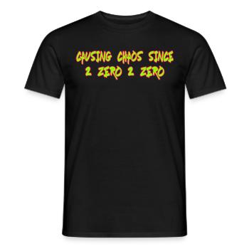 Causing Chaos Since 2020 lustiger Spruch - Männer T-Shirt - Schwarz - Vorne - AI Model Male 178 light (178cm)