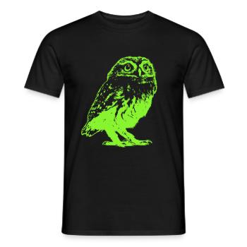 Eule in grün - Männer T-Shirt - Schwarz - Vorne - AI Model Male 178 light (178cm)