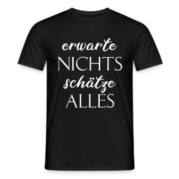 ERWARTE NICHTS SCHÄTZE ALLES LEBENSWEISE DENKWEISE - Männer T-Shirt - Schwarz - Vorne - AI Model Male 178 light (178cm)