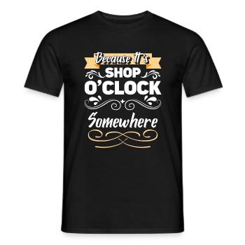 Shoppen Geschenk Königin - Männer T-Shirt - Schwarz - Vorne - AI Model Male 178 light (178cm)