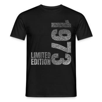 1973 Geboren Geburtstagsgeschenk - Männer T-Shirt - Schwarz - Vorne - AI Model Male 178 light (178cm)