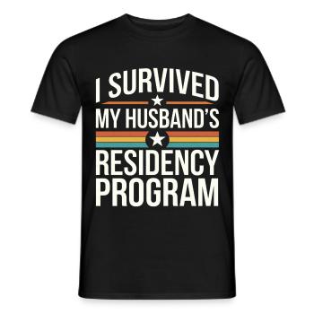 I Survived My Husband's Residency Program 9 - Männer T-Shirt - Schwarz - Vorne - AI Model Male 178 light (178cm)