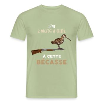 Humour chasse bécasse fusil - T-shirt homme - vert sauge - Devant - AI Model Male 178 light (178cm)