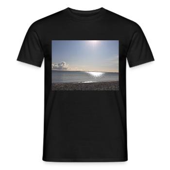 Ostseeliebe - Männer T-Shirt - Schwarz - Vorne - AI Model Male 178 light (178cm)