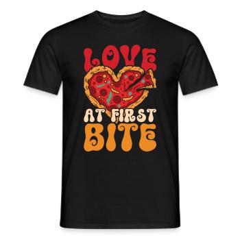 Pizzabäcker Love At First Bite - Männer T-Shirt - Schwarz - Vorne - AI Model Male 178 light (178cm)