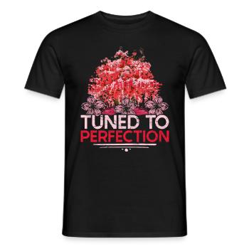 Motorsport Auto Tuning Tuned To Perfection - Männer T-Shirt - Schwarz - Vorne - AI Model Male 178 light (178cm)