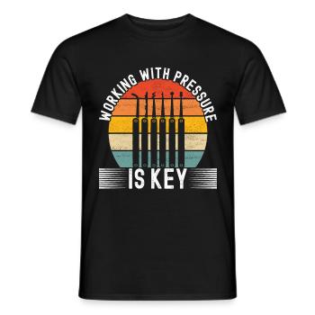 Schlüsseldienst Serrurier Dietrich - T-shirt homme - noir - Devant - AI Model Male 178 light (178cm)