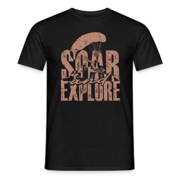Paragliding Paraglider Gleiter Soar And Explore - Männer T-Shirt - Schwarz - Vorne - AI Model Male 178 light (178cm)