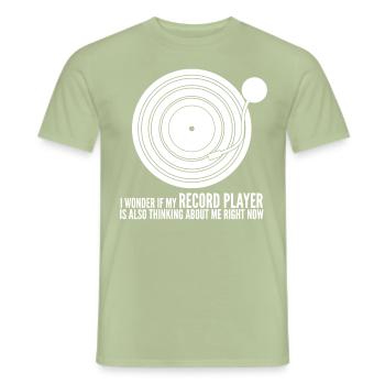 Tourne-disque vinyle - T-shirt homme - vert sauge - Devant - AI Model Male 178 light (178cm)