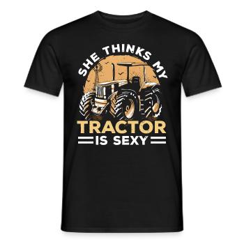 Sie denkt, mein Traktor ist einfach Landwirt Landw - Männer T-Shirt - Schwarz - Vorne - AI Model Male 178 light (178cm)