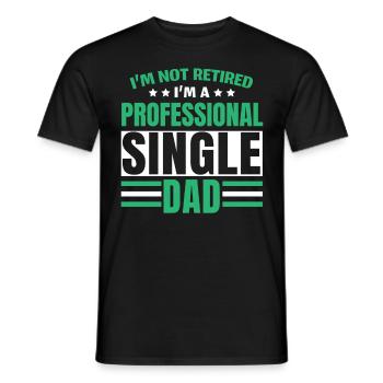 Ich bin nicht im Ruhestand, ich bin ein profession - Männer T-Shirt - Schwarz - Vorne - AI Model Male 178 light (178cm)