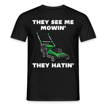 They see me mowing they hating, funny lawn mower - Men's T-Shirt - black - Front - AI Model Male 178 light (178cm)