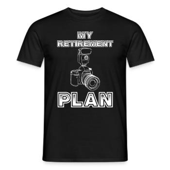Régime de retraite Pension de photographe ne travaille pas - T-shirt homme - noir - Devant - AI Model Male 178 light (178cm)