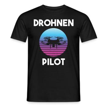 Drohnenpilot Spruch - Männer T-Shirt - Schwarz - Vorne - AI Model Male 178 light (178cm)