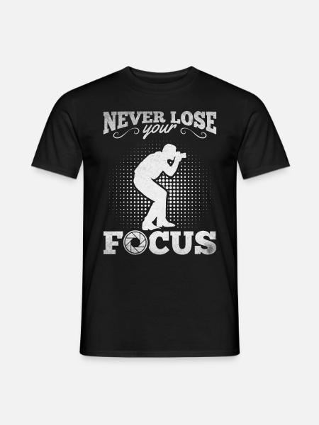 Photography lovers never lose focus - Men's T-Shirt - black