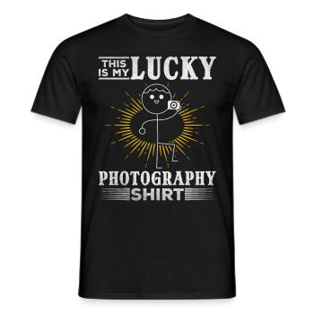 Photo: C’est ma chance Photographe de chemise de photographie - T-shirt homme - noir - Devant - AI Model Male 178 light (178cm)