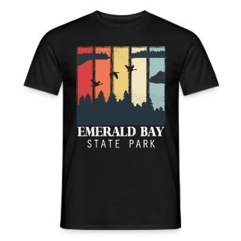 Emerald Bay Nevada Lake Tahoe California Staatspa - Men's T-Shirt - black - Front - AI Model Male 178 light (178cm)