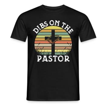 Retro Groovy Dibs On Der Pastor, lustige Pastoren - Männer T-Shirt - Schwarz - Vorne - AI Model Male 178 light (178cm)