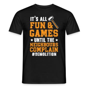 Alles ist Spaß und Spiel, bis sich die Nachbarn be - Männer T-Shirt - Schwarz - Vorne - AI Model Male 178 light (178cm)