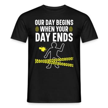 Notre journée commence quand votre journée se termine Médecin légiste - T-shirt homme - noir - Devant - AI Model Male 178 light (178cm)