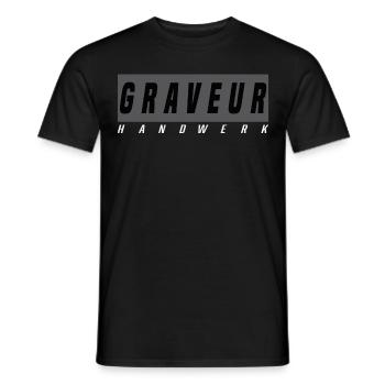 Graveur T-Shirt - Männer T-Shirt - Schwarz - Vorne - AI Model Male 178 light (178cm)