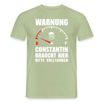 Constantin braucht Bier Bitte volltanken - Männer T-Shirt - Sage - Vorne - AI Model Male 178 light (178cm)