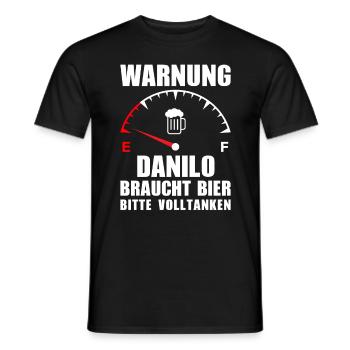 Danilo braucht Bier Bitte volltanken - Männer T-Shirt - Schwarz - Vorne - AI Model Male 178 light (178cm)