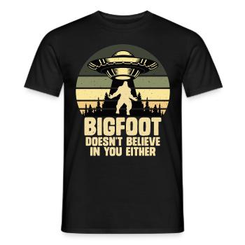 UFO-Bigfoot Yeti Sasquatch - Männer T-Shirt - Schwarz - Vorne - AI Model Male 178 light (178cm)