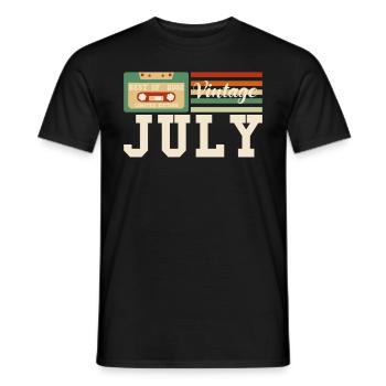 20. Geburtstag Juli Jahrgang 2002 Geschenkidee - Männer T-Shirt - Schwarz - Vorne - AI Model Male 178 light (178cm)